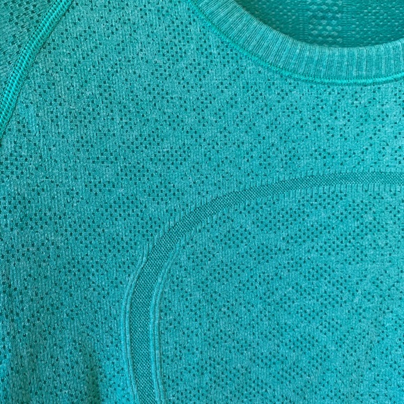 Lululemon Swifty Tech Short Sleeve - Picture 2 of 4